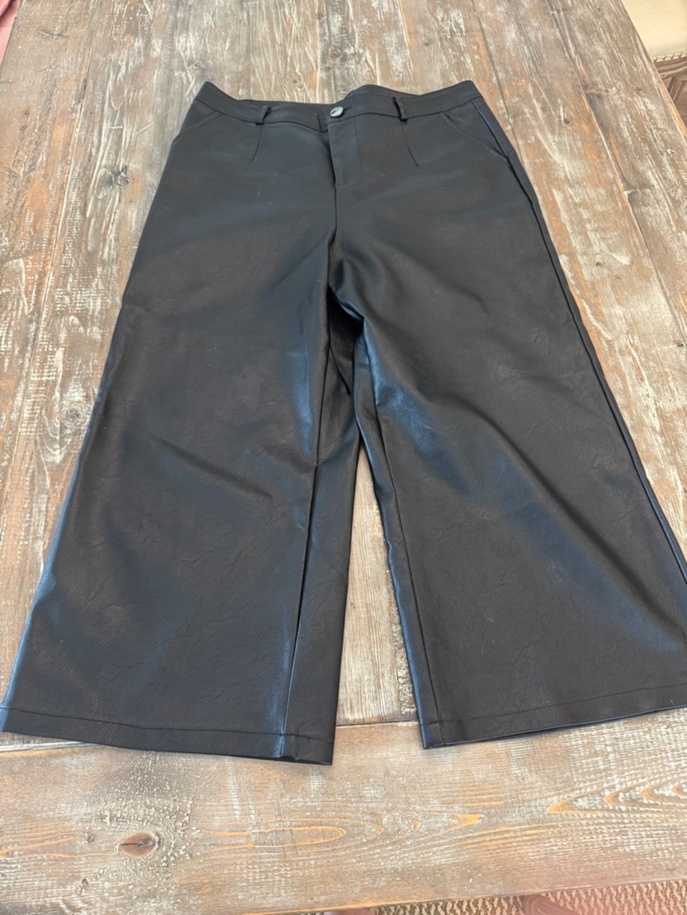Women’s Black Wide-Leg Faux Leather Culotte Pants